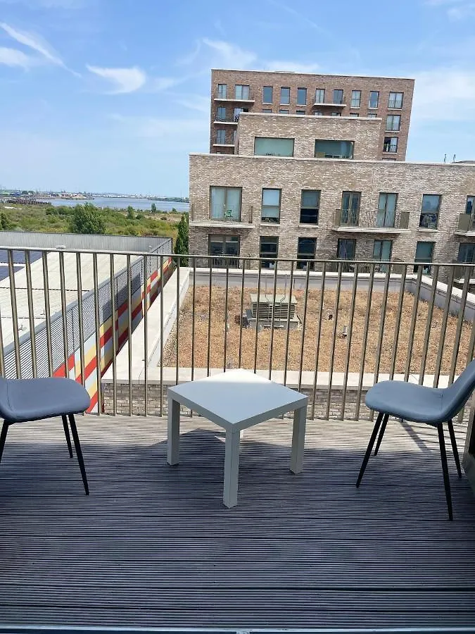 Riverside Rooms And Apartments London Homestay