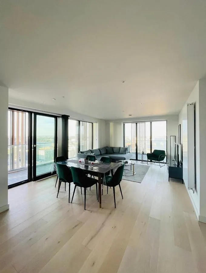 Riverside Rooms And Apartments London Homestay
