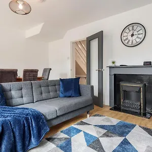 Carlile House - 5 Bedroom, Sleeps 8, Free Parking, 2 Bathrooms By Damask Homes London