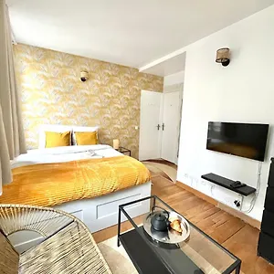 Cosy In The Marais District , Paris France